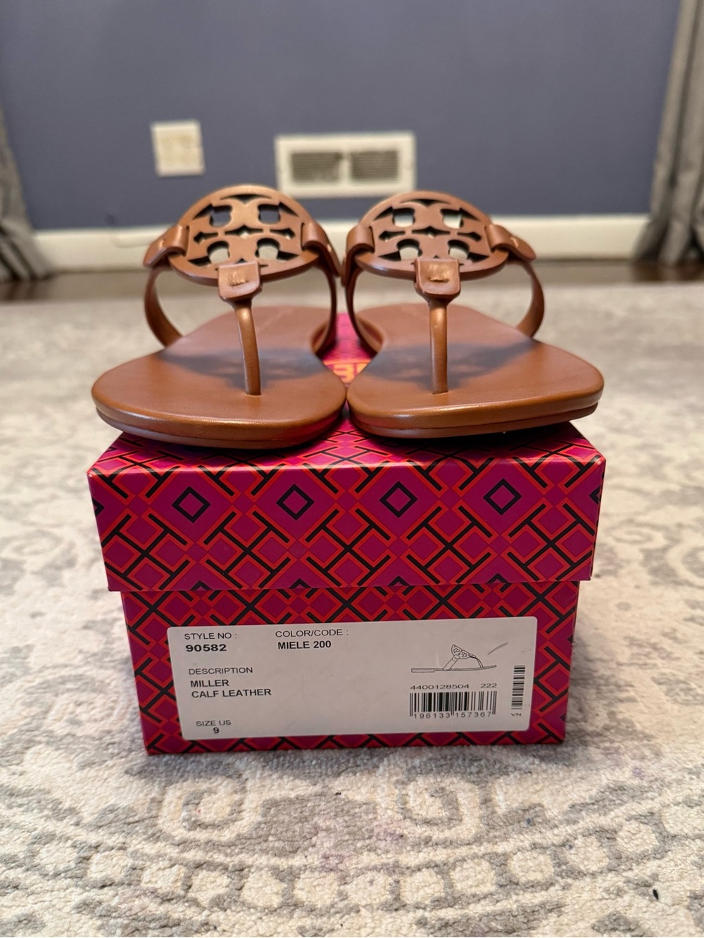 Excellent Condition! Iconic Tory Burch Miller Sandals in size 9. “SOFT” version. - Picture 2 of 7